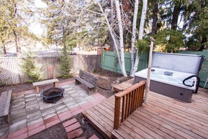 Terrace/patio - Modern Midtown Home w/ Luxury Finishes & Hot Tub! (Bend)