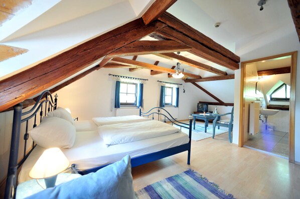 1 dormitori, escriptori, wifi i roba de llit