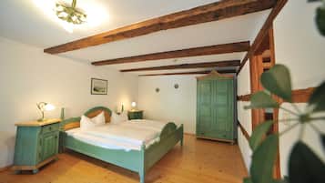 1 bedroom, desk, WiFi, bed sheets