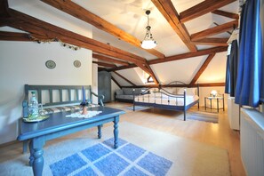 1 slaapkamer, een bureau, wifi, beddengoed