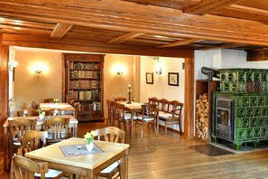 Unclassified image, 5 of 43, button - Doppelzimmer - Weißes Zimmer - Gasthof Teichmühle (Leubnitz)