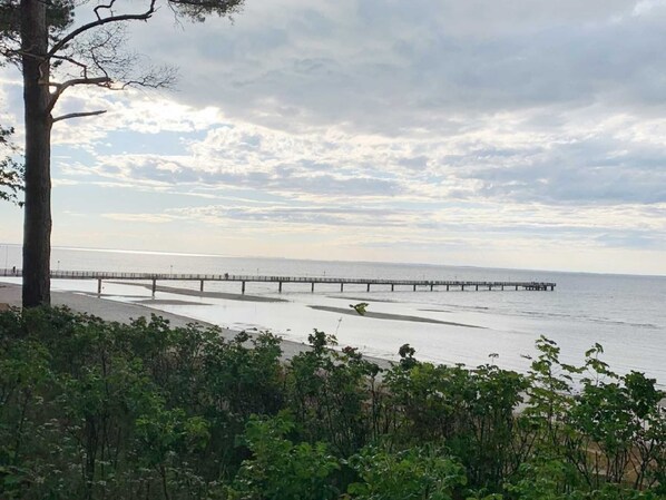 Una spiaggia nelle vicinanze