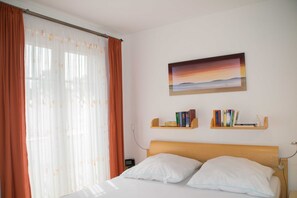 Unclassified image, 5 of 20, button