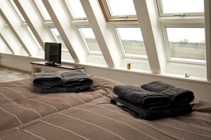 Condo | 1 bedroom, in-room safe, cribs/infant beds, free WiFi