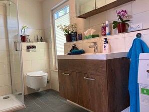 Unclassified image, 4 of 10, button