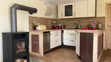 Kühlschrank, Mikrowelle, Ofen, Geschirrspüler