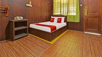 Standard Double Room | Desk, free WiFi, bed sheets