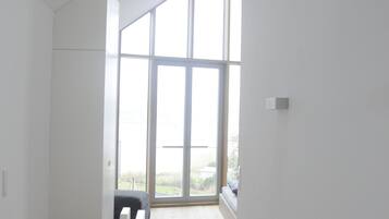2 bedrooms, in-room safe, individually decorated, individually furnished