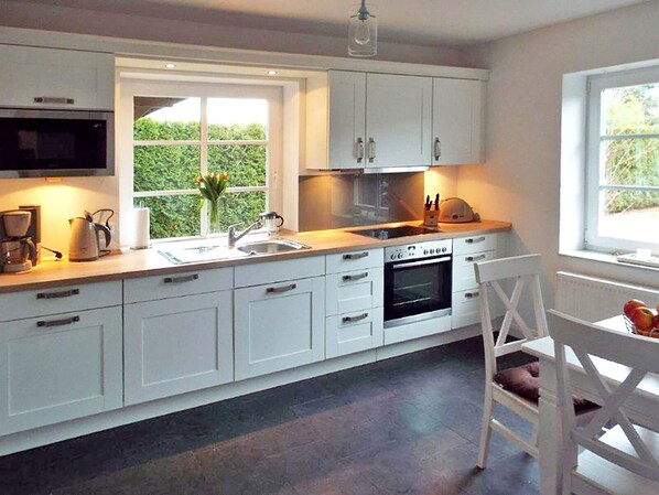 Condo | Private kitchen | Fridge, microwave, oven, stovetop