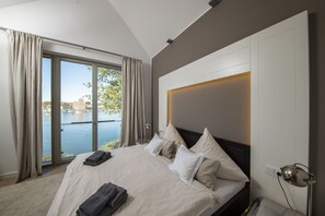 Apartment | 2 bedrooms, in-room safe, individually decorated, individually furnished
