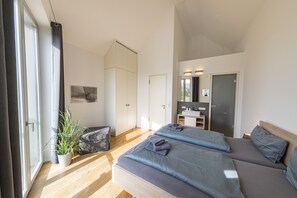 Condo | 2 chambres, coffre-fort, décor unique, ameublement unique