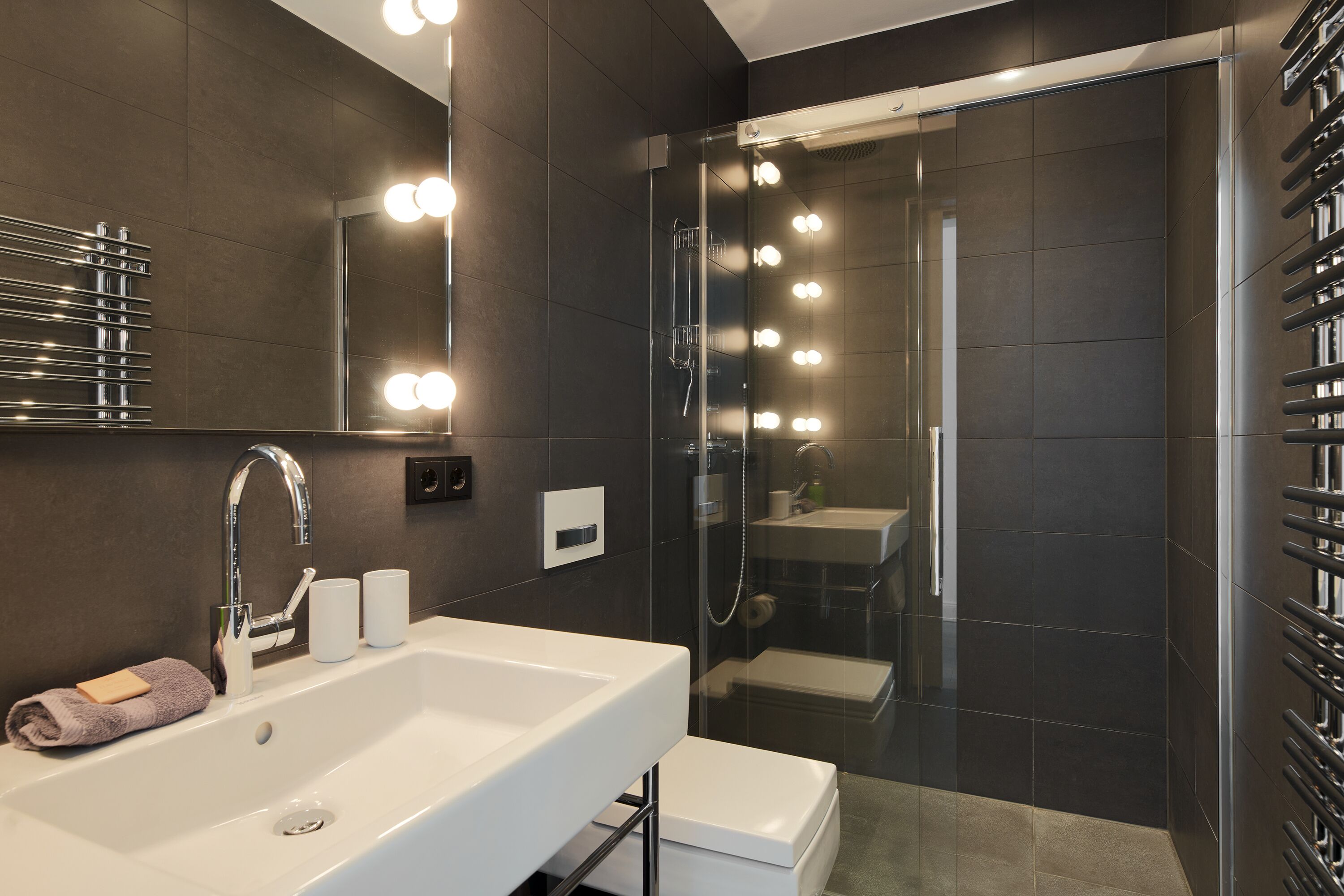 Kondominium | Kamar mandi | Shower, pancuran hujan, pengering rambut, dan handuk