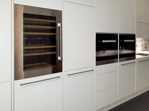 Apartment | Eigene Küche | Kühlschrank, Ofen, Herdplatte, Geschirrspüler