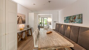 Condo | Khu vực ăn uống tại phòng