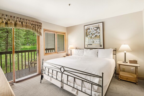 1 bedroom, desk, iron/ironing board, WiFi