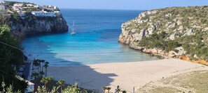 On the beach - Apartment "Orchidée"- sea view, swimming pool, air conditioning, terrace. (Es Mercadal)