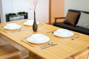 Apartment, Non Smoking | In-room dining