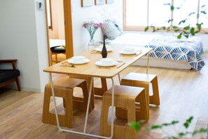 Apartment, Non Smoking | In-room dining
