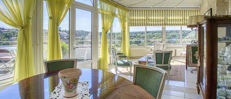 تناول الطعام