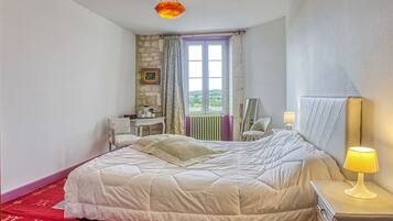 1 slaapkamer, een strijkplank/strijkijzer, reisbedje, gratis wifi