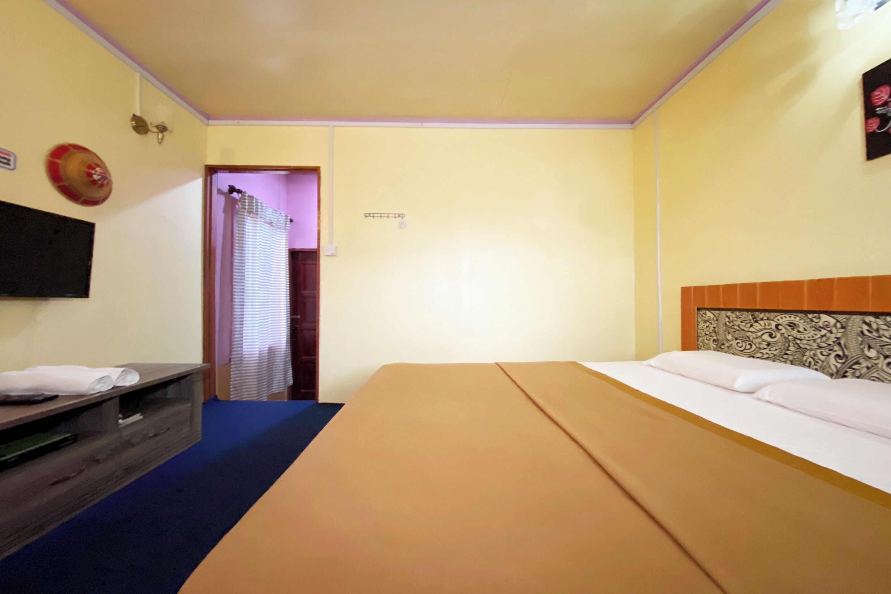 Chambre double, salle de bain privée | Bureau, accès au Wi-Fi (inclus), literie fournie