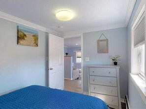 1 bedroom, desk, free WiFi, bed sheets