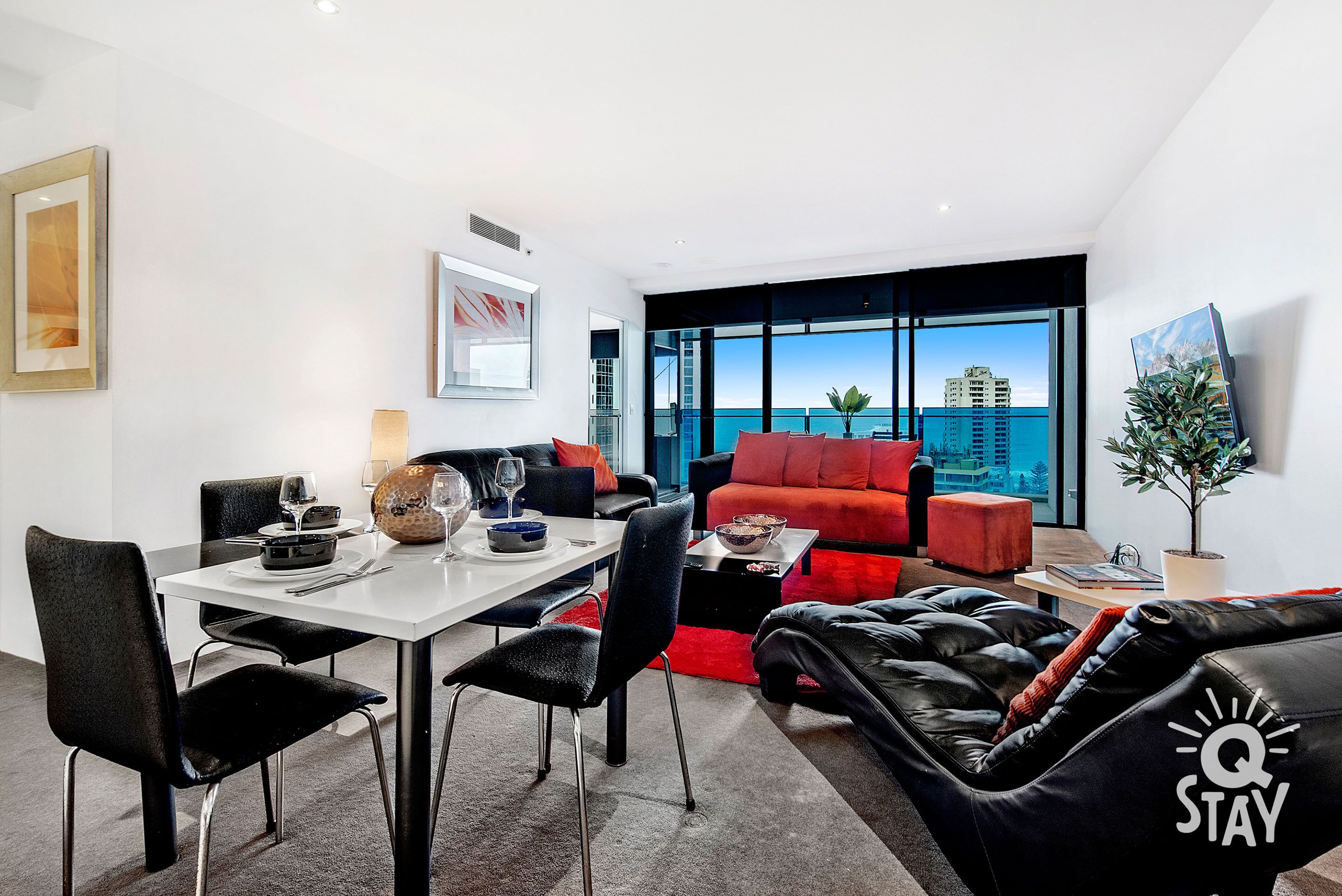 Circle on Cavill – 1 Bedroom Unit with Ocean Views — image 4