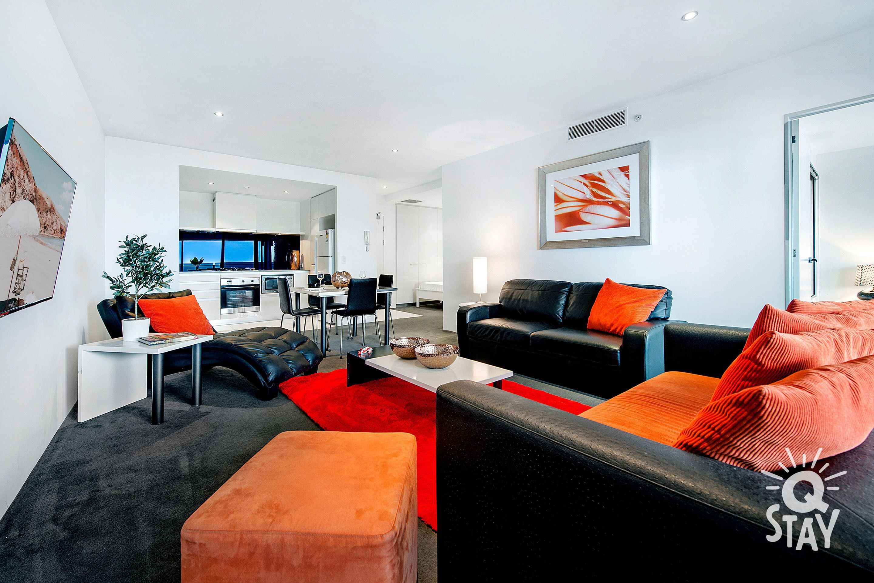 Circle on Cavill – 1 Bedroom Unit with Ocean Views — image 5