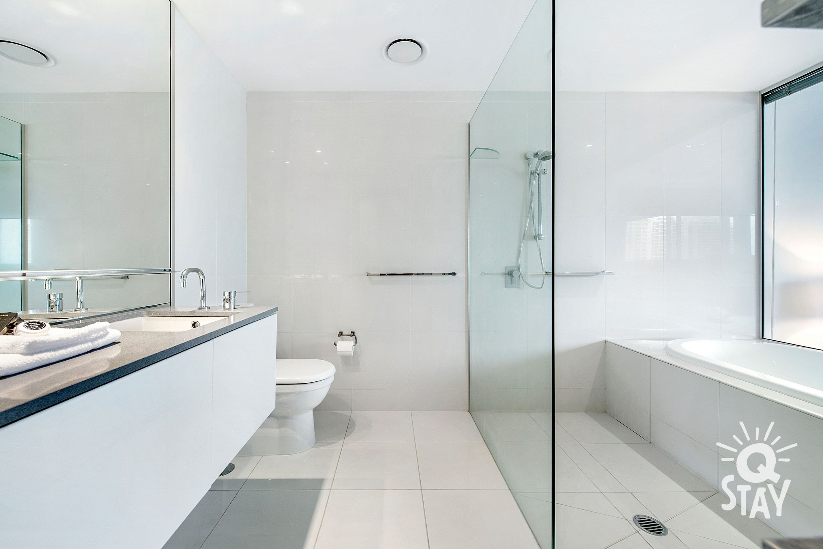 Circle on Cavill – 1 Bedroom Unit with Ocean Views — image 16