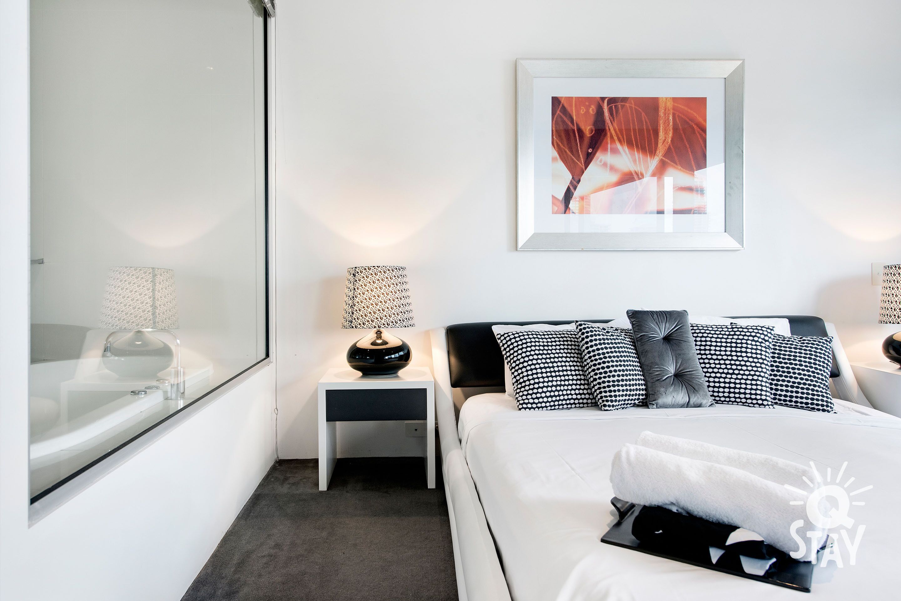 Circle on Cavill – 1 Bedroom Unit with Ocean Views — image 23