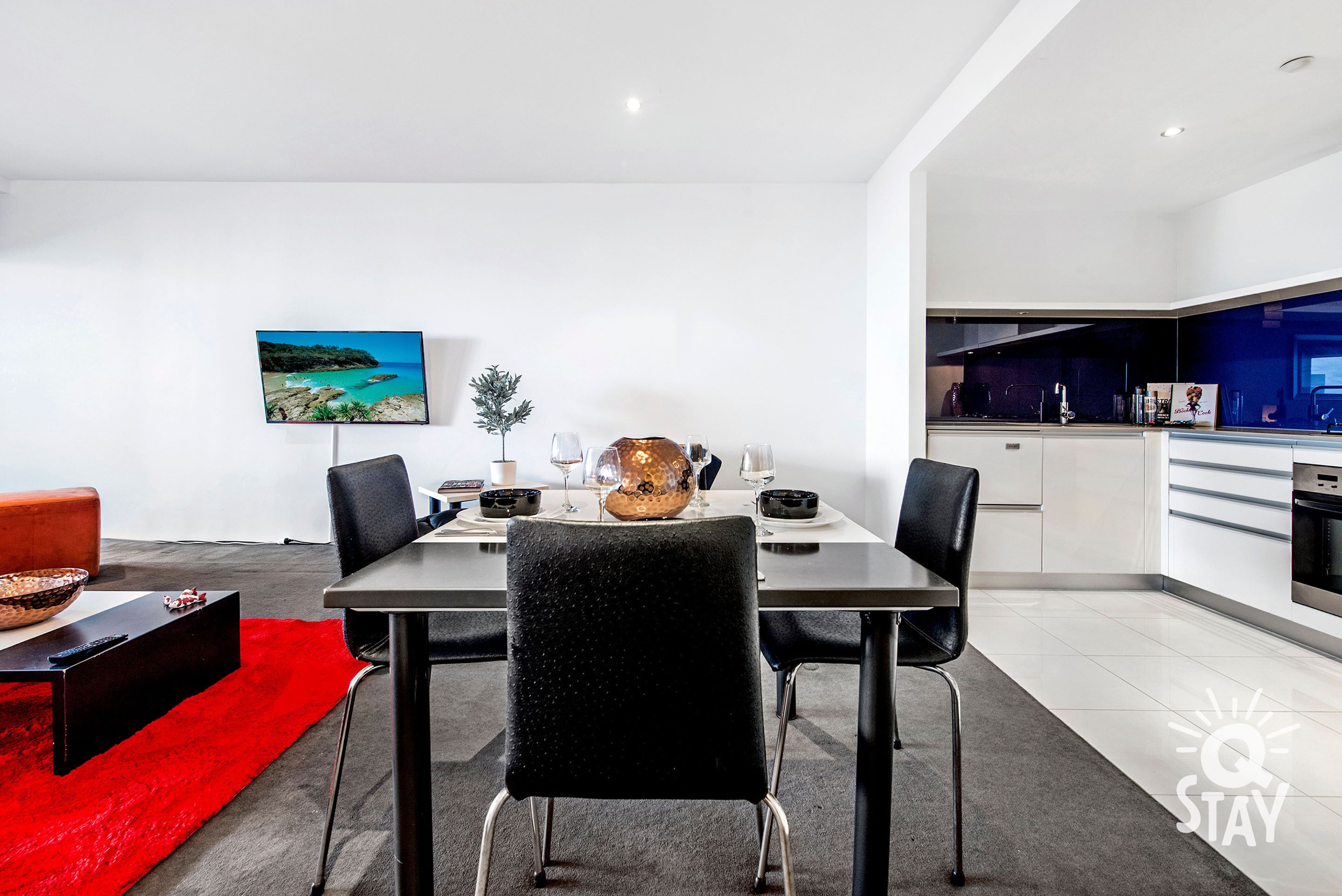 Circle on Cavill – 1 Bedroom Unit with Ocean Views — image 3