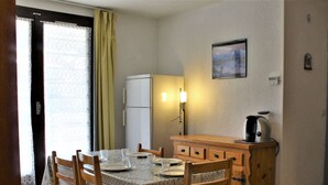 Unclassified image, 4 of 20, button - 3-Room Apartment for 6, Near Shops & Slopes, Balcony with SW Exposure in Risoul 1850 (Risoul)