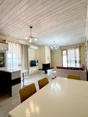 Apartment, 2 Bedrooms, Terrace, Sea View | Living room | 40-inch flat-screen TV with cable channels