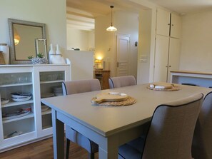 Dining - Charming House with Garden, 600m from Beach, Free WIFI – Pleumeur-Bodou (Pleumeur-Bodou)
