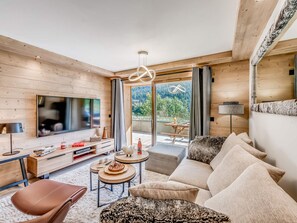 TV - 4* Apartment with Jacuzzi and WiFi, for 8 guests (Champagny-en-Vanoise)