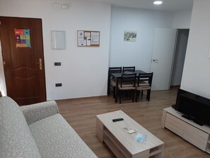 TV - COMPLETELY RENOVATED HOUSE WITH FREE WIFI (Toledo)