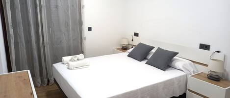 1 bedroom, iron/ironing board, travel cot, free WiFi