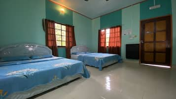 Family Room, Private Bathroom | Desk, free WiFi, bed sheets