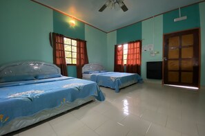 Desk, free WiFi, bed sheets - OYO 90286 Yuna Bamboo Rest & Stay (Ranau)