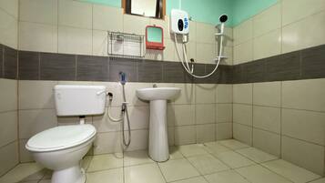 Shower, free toiletries, towels