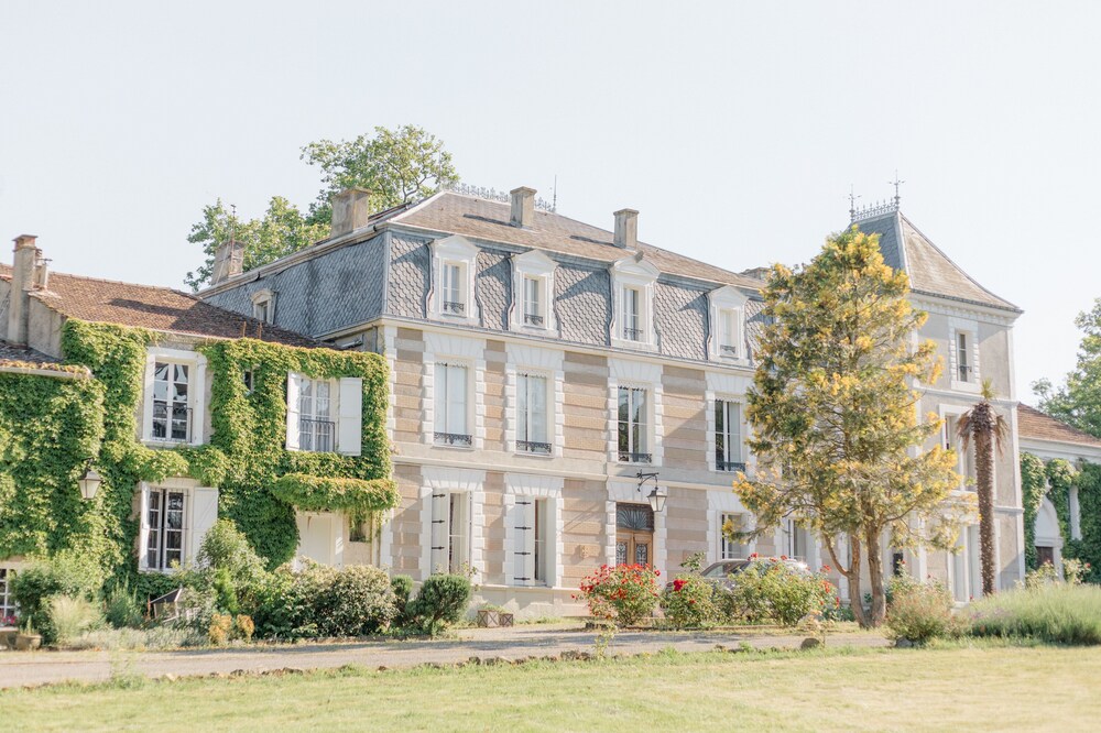 Château Saint-joseph: Joli Gîte Familial Avec Grande Piscine