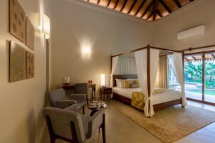 Tabla de planchar con plancha, wifi gratis y ropa de cama 