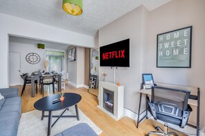 Smart TV, fireplace