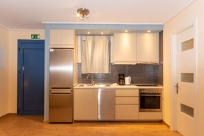 KĂŒhlschrank, Ofen, Herdplatte, GeschirrspĂŒler