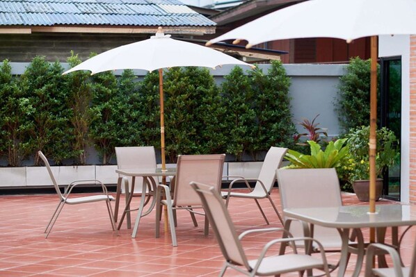 Tempat makan outdoor