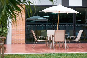 Tempat makan outdoor