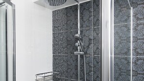 Shower - Shoal Court 5, 7 Lillian St - fabulous location with water views (Shoal Bay)