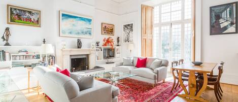 TV, fireplace, DVD player