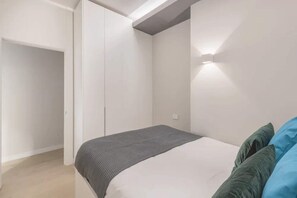 1 habitación, escritorio, tabla de planchar con plancha y wifi gratis 