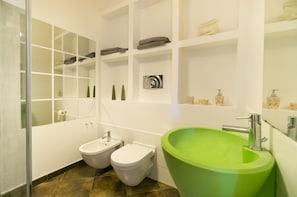 Apartment, 2 Bedrooms | Bathroom | Shower, rainfall showerhead, hair dryer, bathrobes - Verbena19Apartment (Ischia)